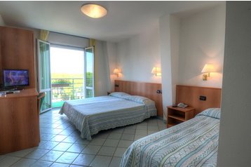 Италия Hotel Lignano Sabbiadoro, Екстериор